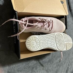 UnderArmour shoe Size 5.5